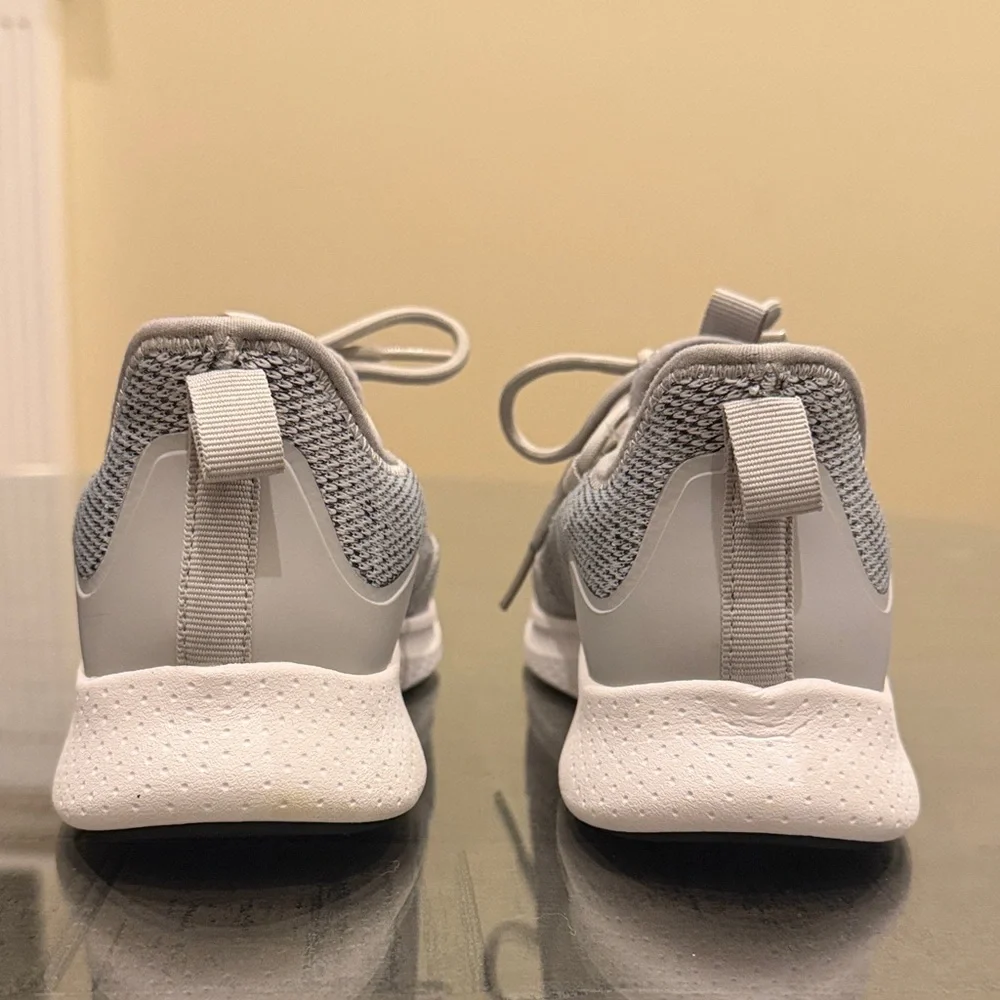 Avia Light Gray Athletic Shoes. Casual Every Day Shoe Womens 8.5. Minimal wear. - Picture 4 of 10